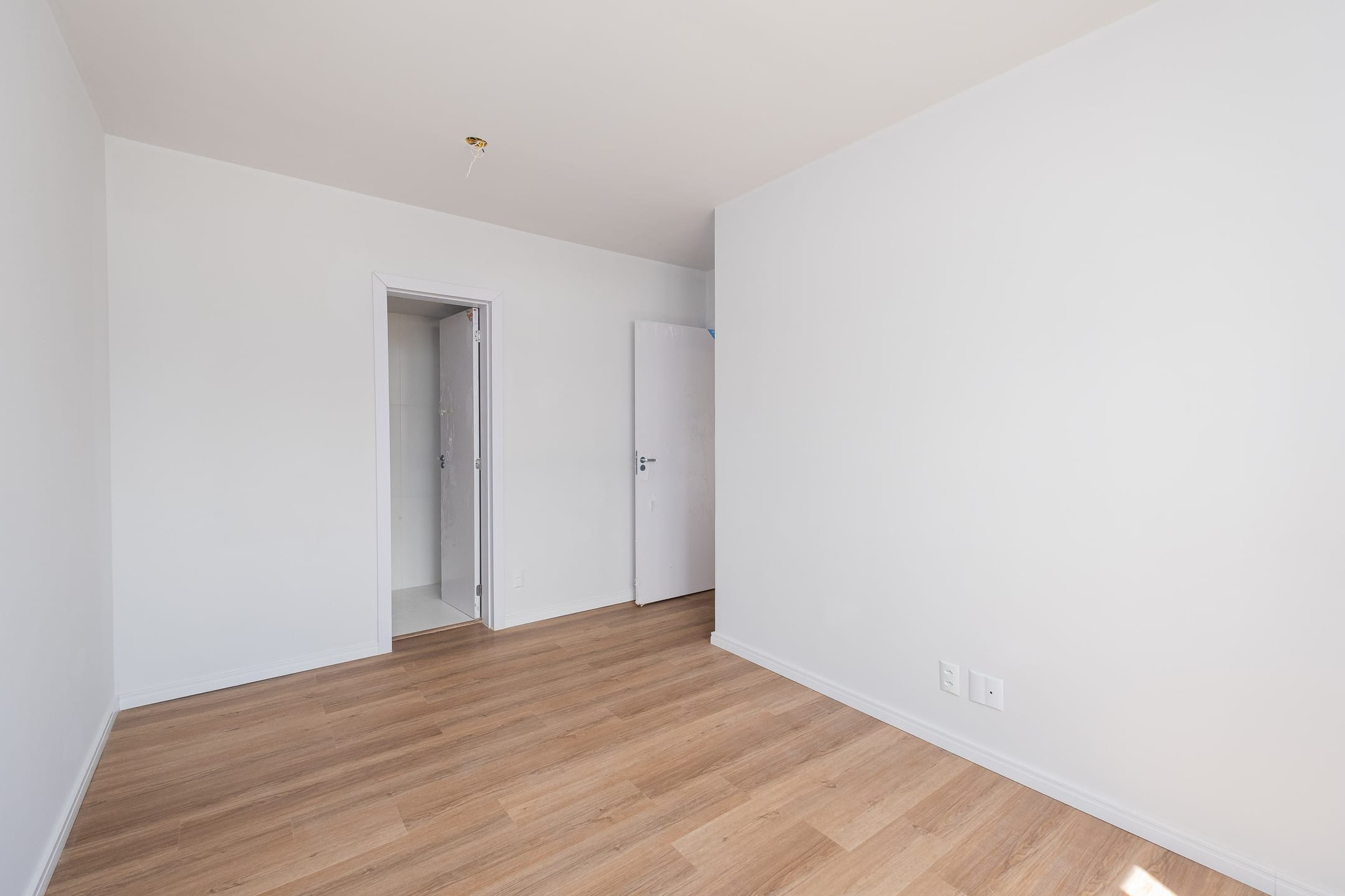 Apartamento de 2 dormitórios para aluguel no centro de Pelotas RS com ótima localização, ambientes bem distribuídos e fácil acesso a comércio e serviços - 11
