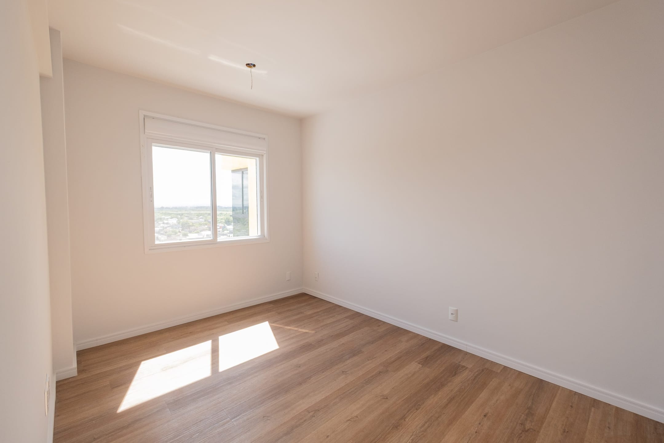 Apartamento de 3 Dormitórios para Aluguel no Centro de Pelotas RS com Boa Localização, Ambientes Amplos e Fácil Acesso a Comércio e Serviços - 12