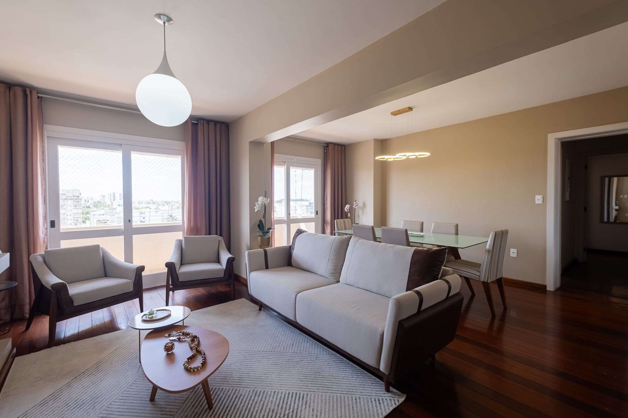 Duplex alto padrão no Centro com piscina privativa, 4 dormitórios, 2 suítes e área gourmet – exclusividade no Ed. Dona Helena