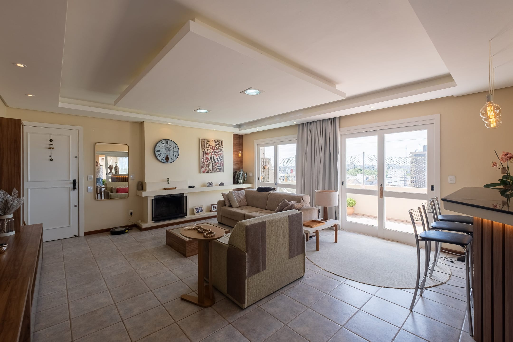 Duplex alto padrão no Centro com piscina privativa, 4 dormitórios, 2 suítes e área gourmet – exclusividade no Ed. Dona Helena - 22