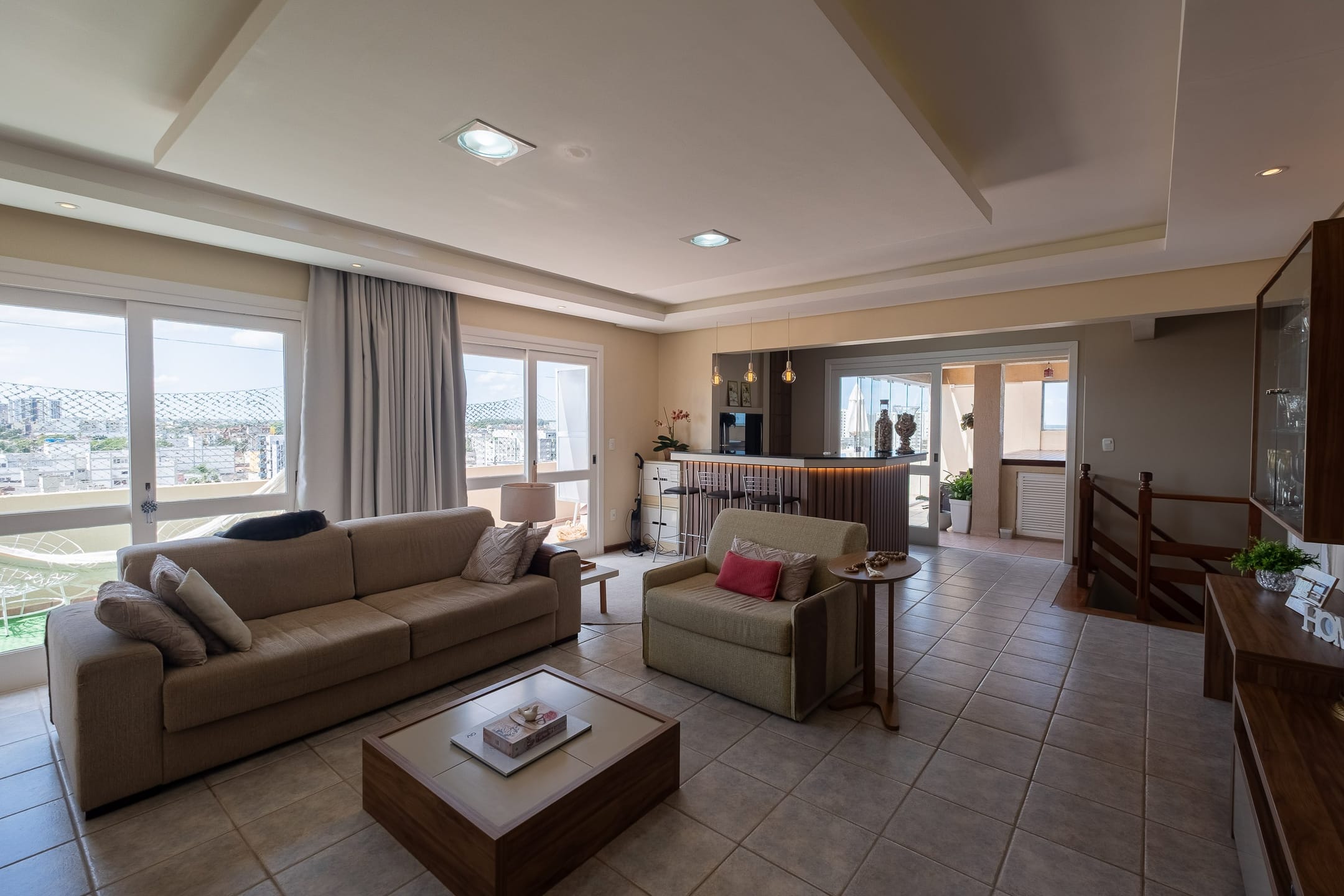 Duplex alto padrão no Centro com piscina privativa, 4 dormitórios, 2 suítes e área gourmet – exclusividade no Ed. Dona Helena - 23