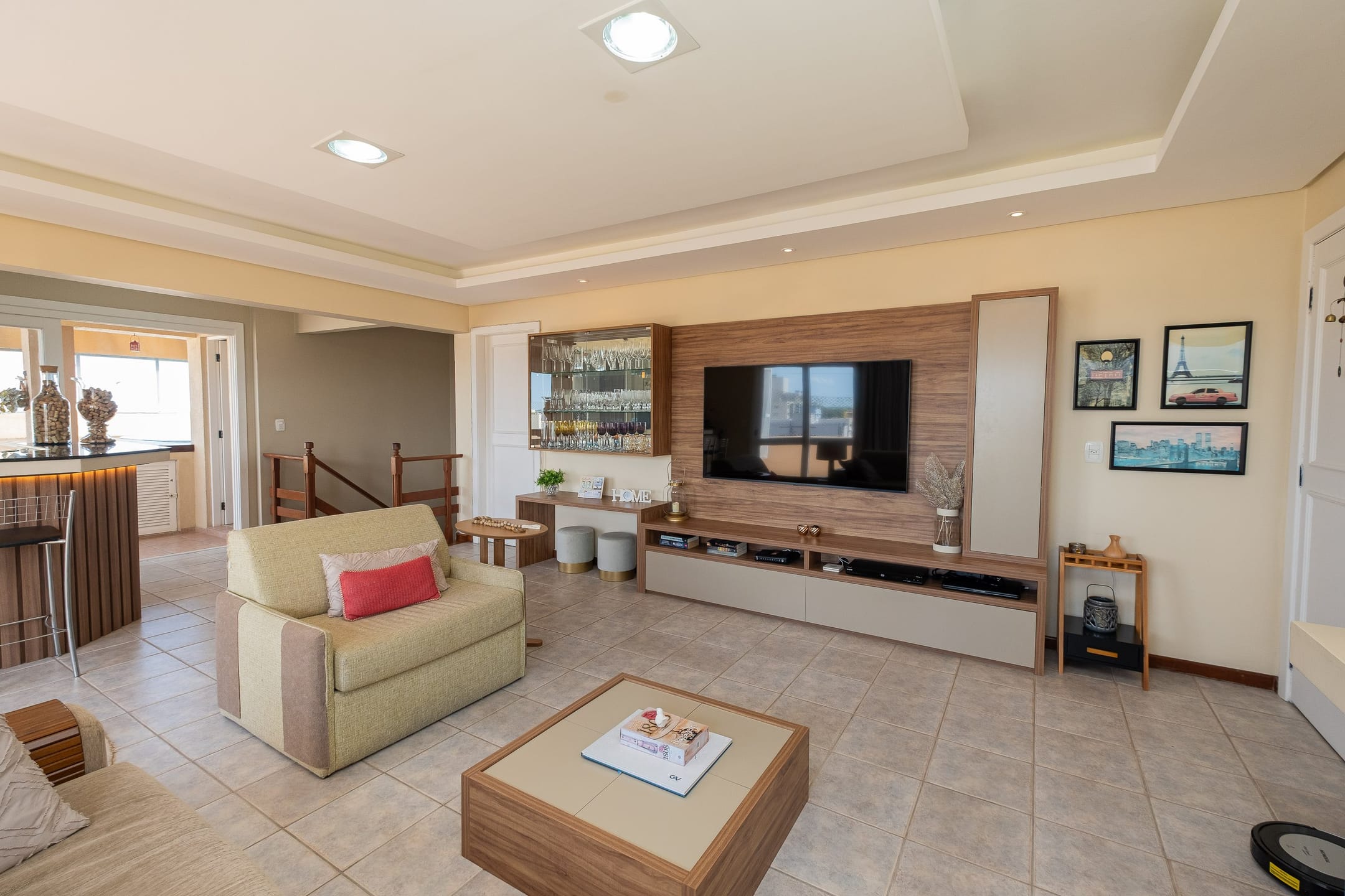 Duplex alto padrão no Centro com piscina privativa, 4 dormitórios, 2 suítes e área gourmet – exclusividade no Ed. Dona Helena - 24