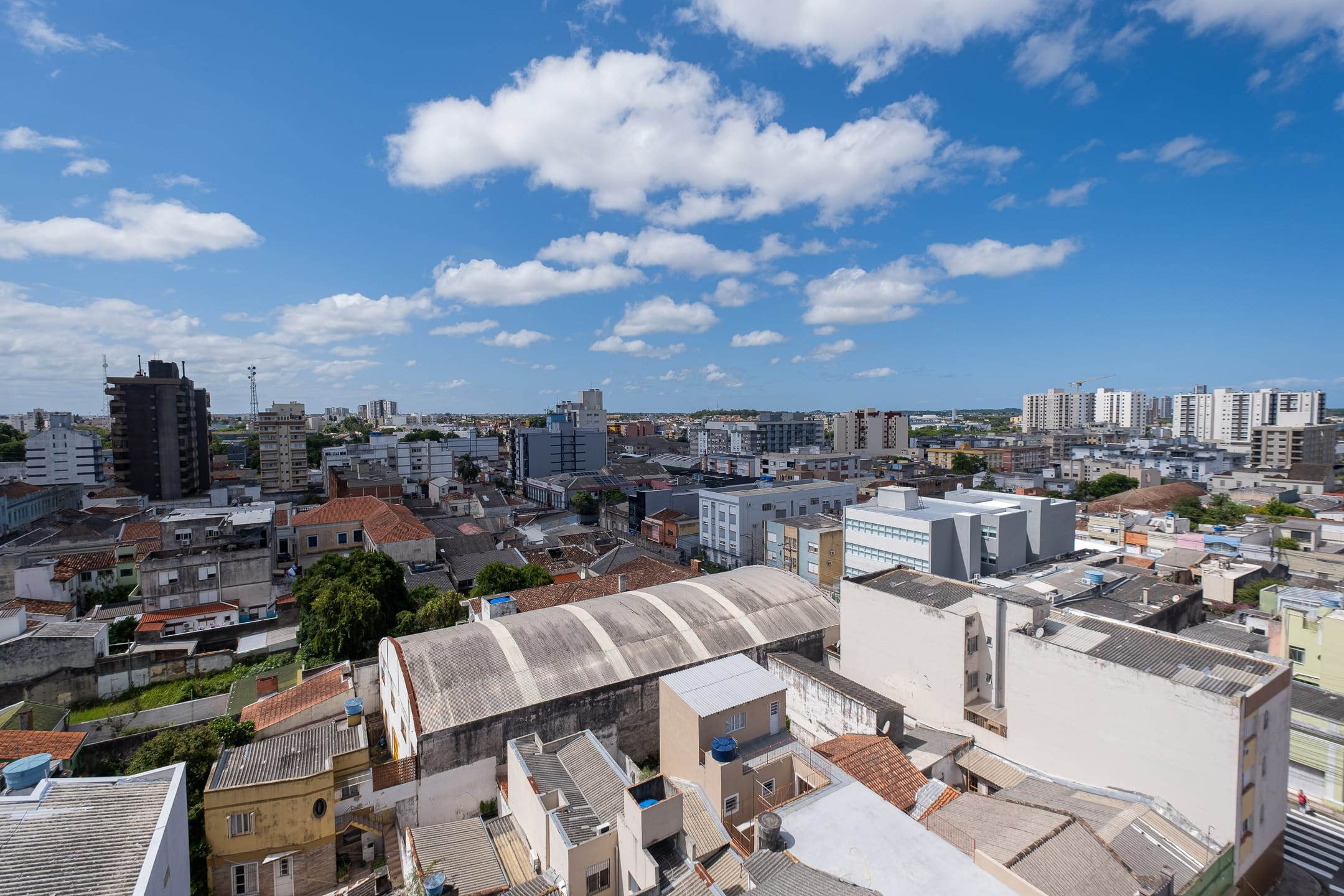 Duplex alto padrão no Centro com piscina privativa, 4 dormitórios, 2 suítes e área gourmet – exclusividade no Ed. Dona Helena - 30