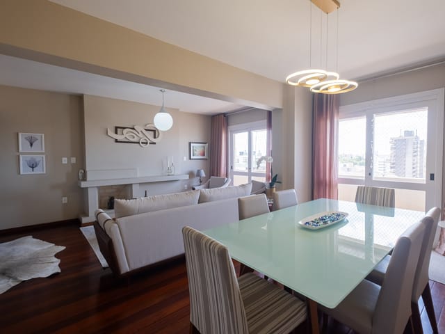 Apartamento 4 quartos e 3 banheiros, à venda, no bairro Centro em Pelotas