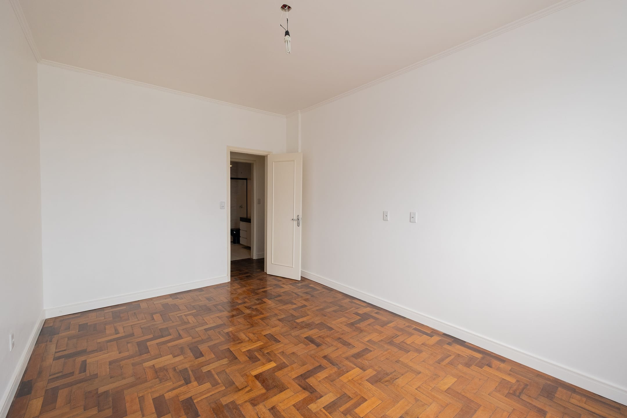 Apartamento à venda no centro de Pelotas - 150 m², 3 quartos (sendo 1 suíte), móveis planejados e vaga. - 10