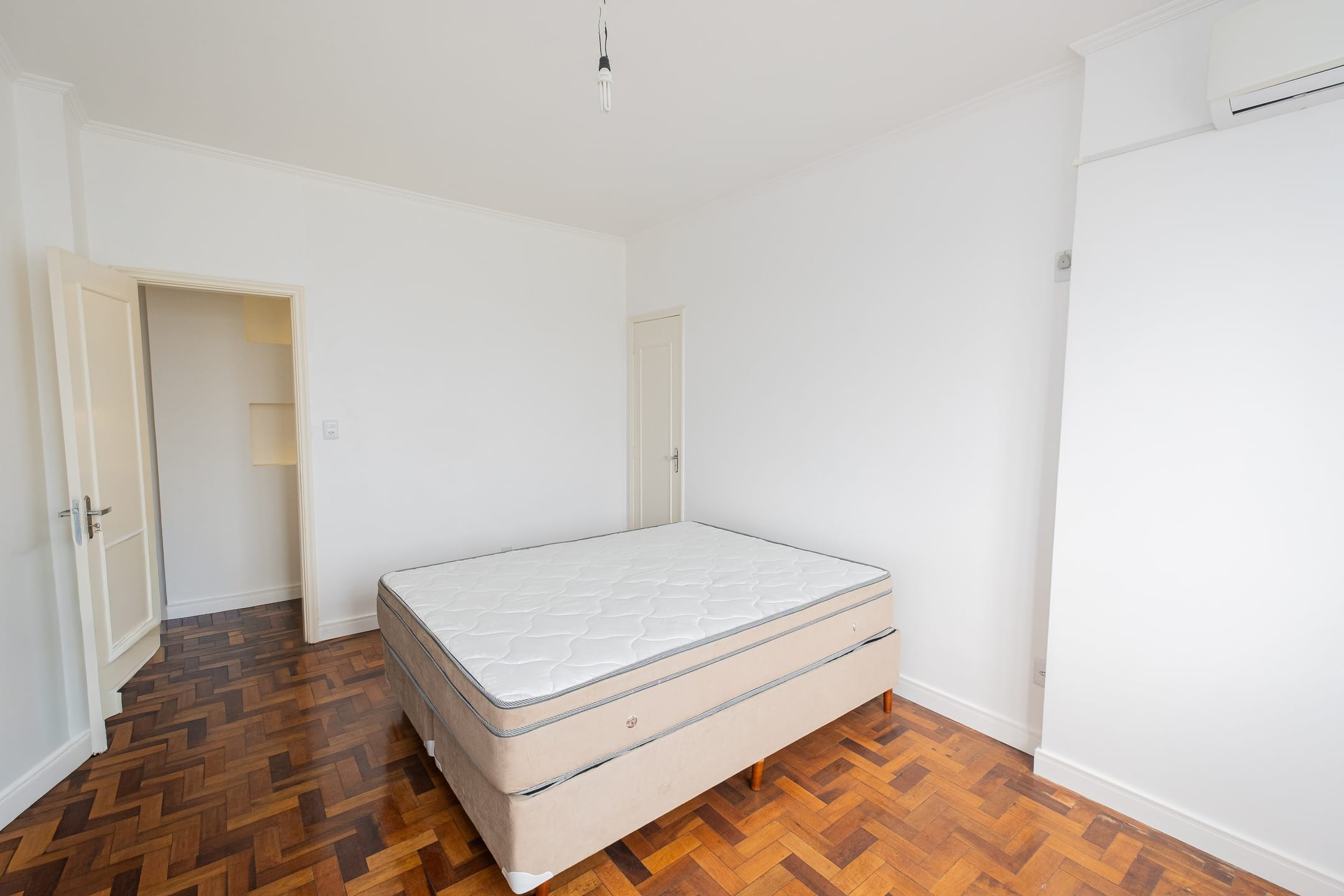 Apartamento à venda no centro de Pelotas - 150 m², 3 quartos (sendo 1 suíte), móveis planejados e vaga. - 13