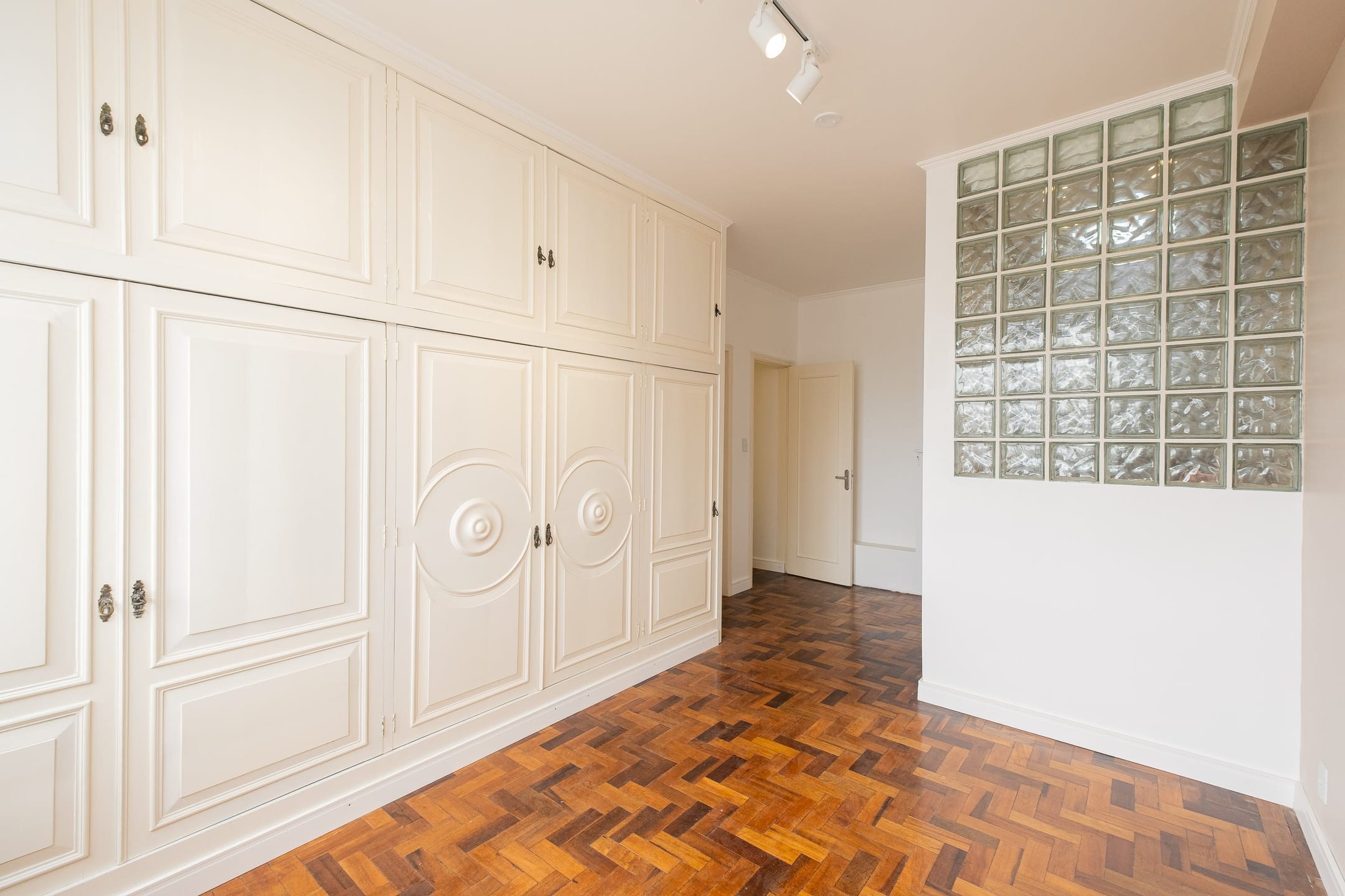 Apartamento à venda no centro de Pelotas - 150 m², 3 quartos (sendo 1 suíte), móveis planejados e vaga. - 15