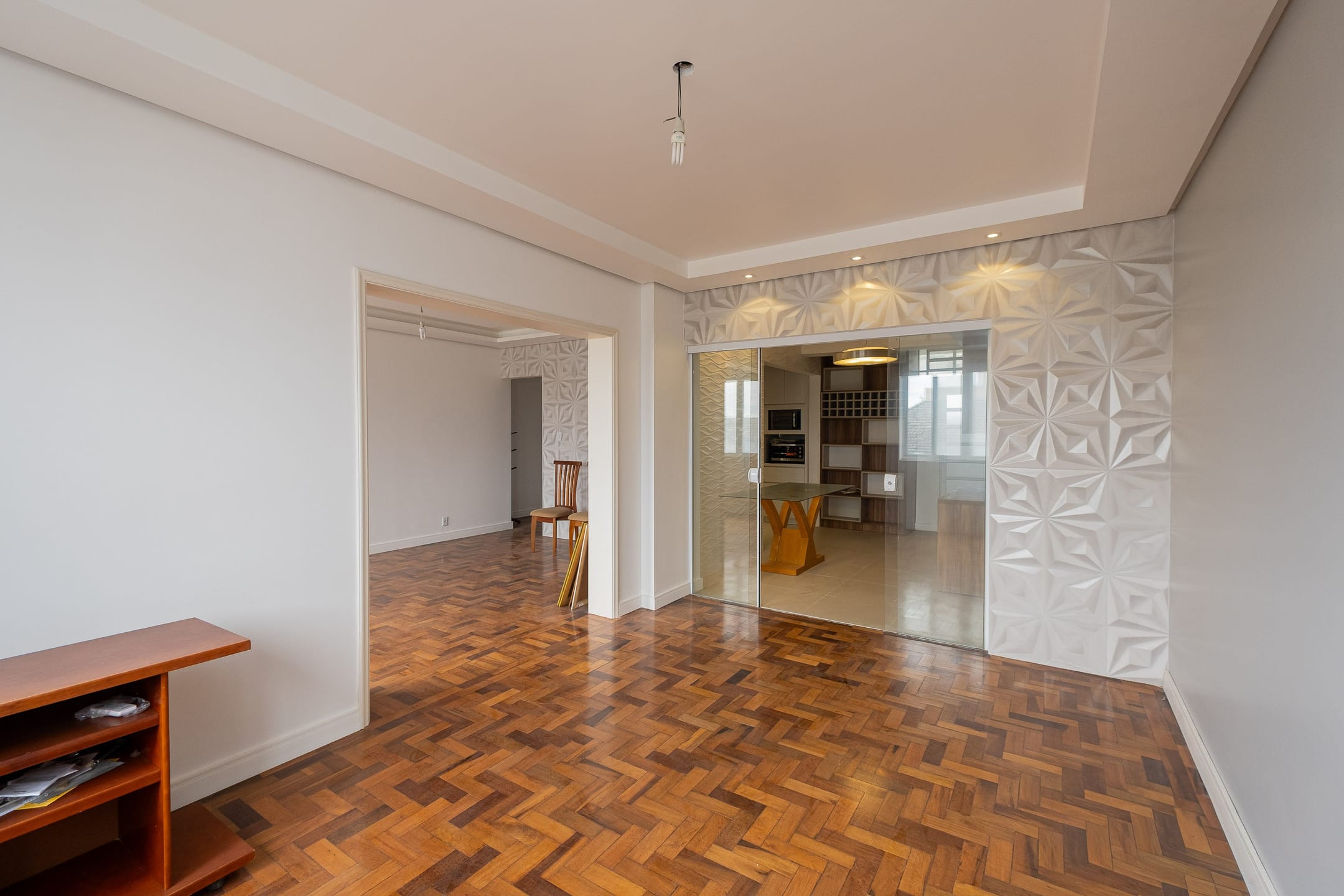Apartamento à venda no centro de Pelotas - 150 m², 3 quartos (sendo 1 suíte), móveis planejados e vaga.