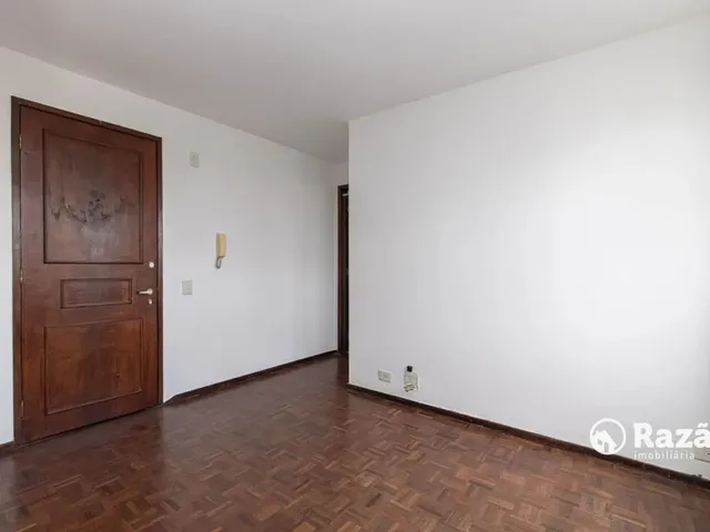 Apartamento 1 quarto e 1 banheiro, para alugar, no bairro Centro em Curitiba