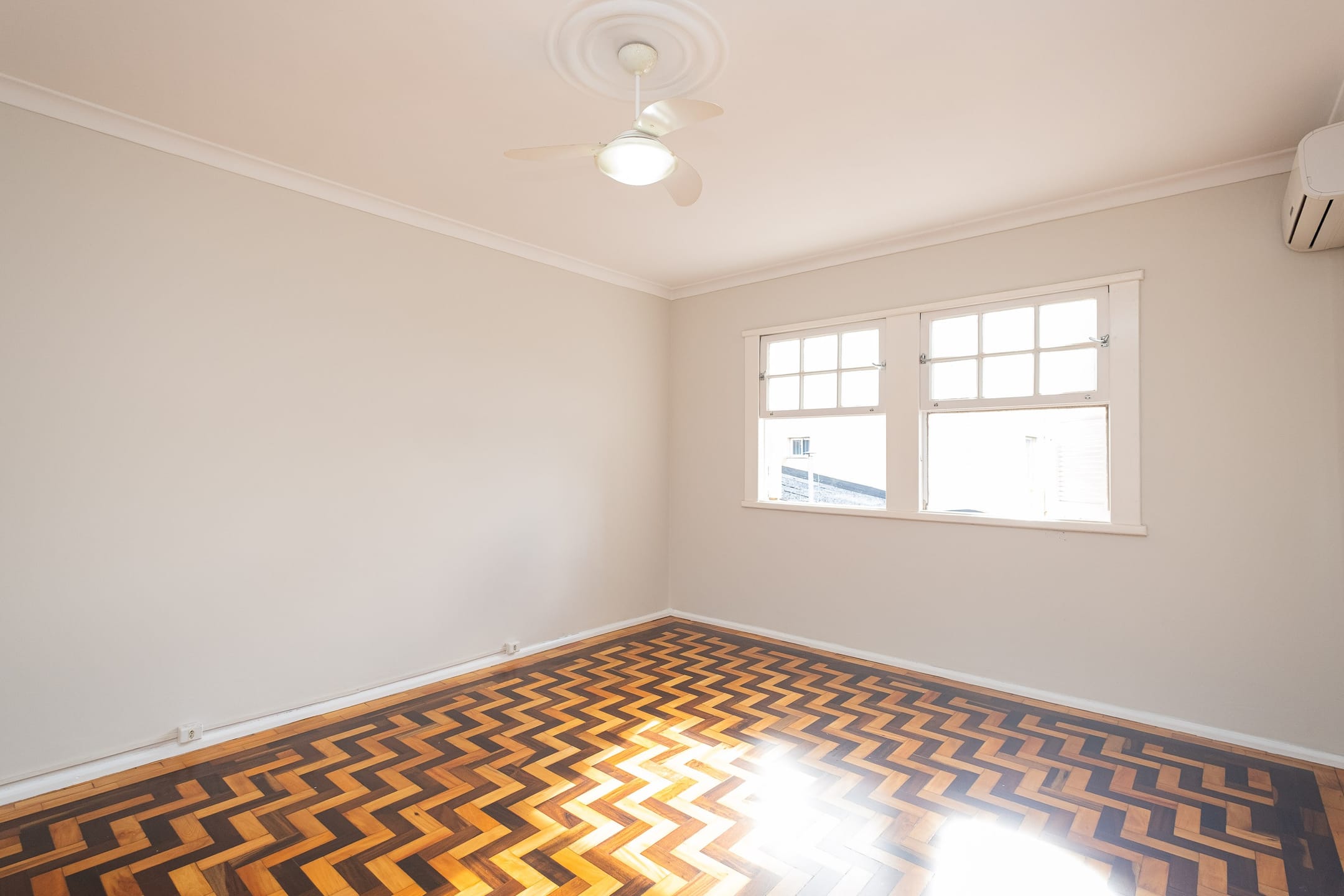 Apartamento à venda no Edifício Nena, Centro - 120 m², 3 quartos (sendo 1 suíte), cozinha com armários, ótima posição solar e vaga. - 10