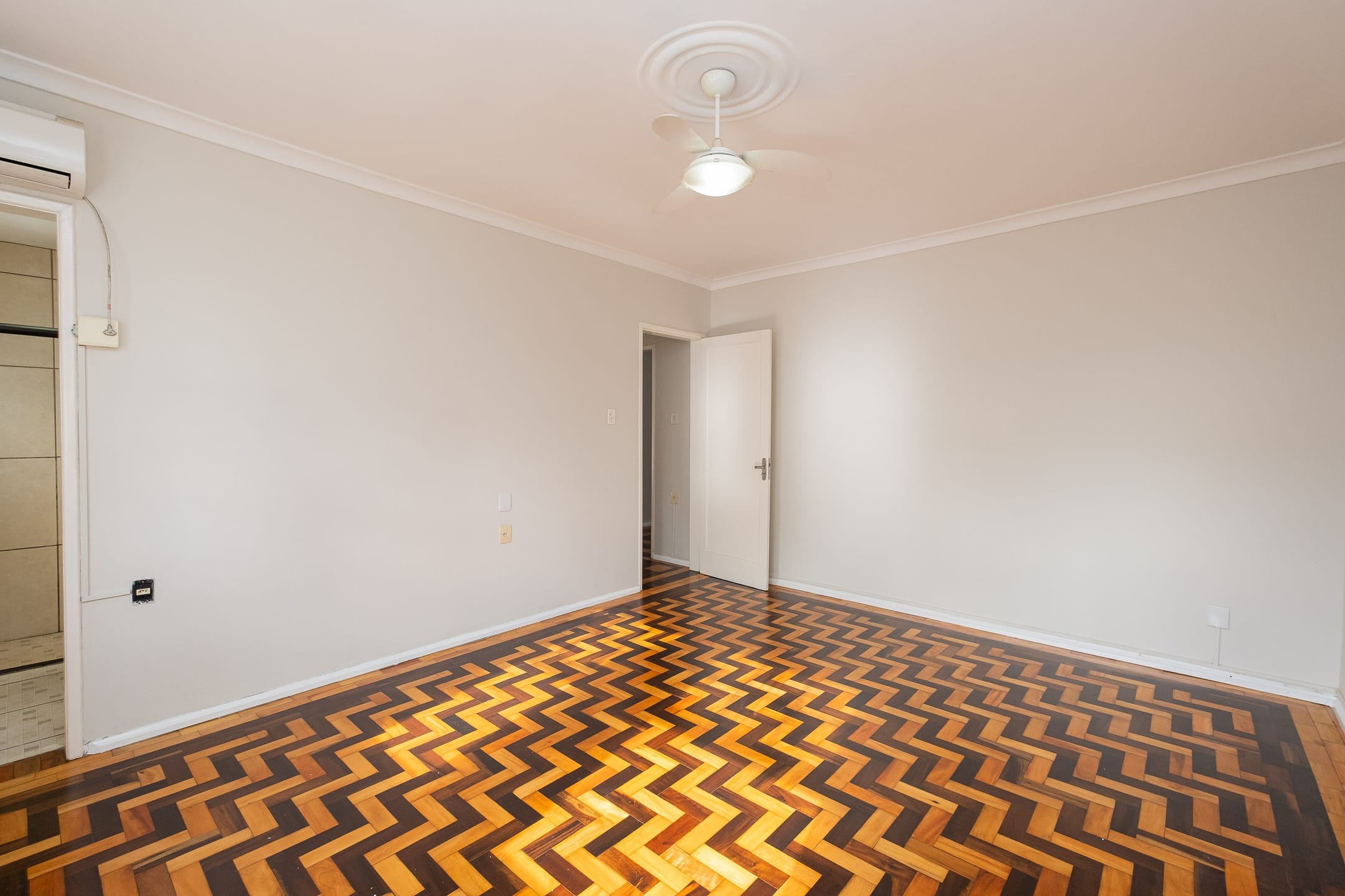 Apartamento à venda no Edifício Nena, Centro - 120 m², 3 quartos (sendo 1 suíte), cozinha com armários, ótima posição solar e vaga. - 11