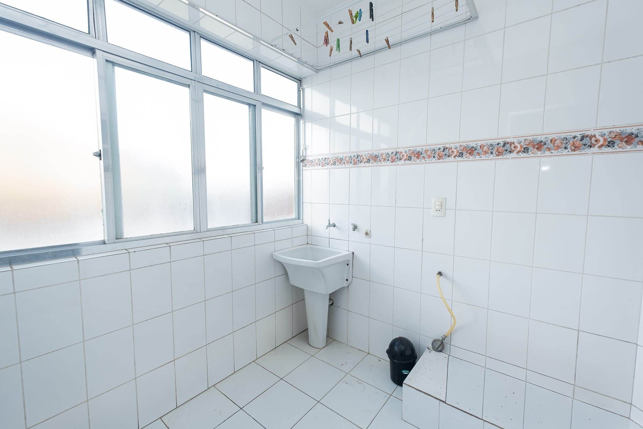 Apartamento à venda no Edifício Nena, Centro - 120 m², 3 quartos (sendo 1 suíte), cozinha com armários, ótima posição solar e vaga. - 13