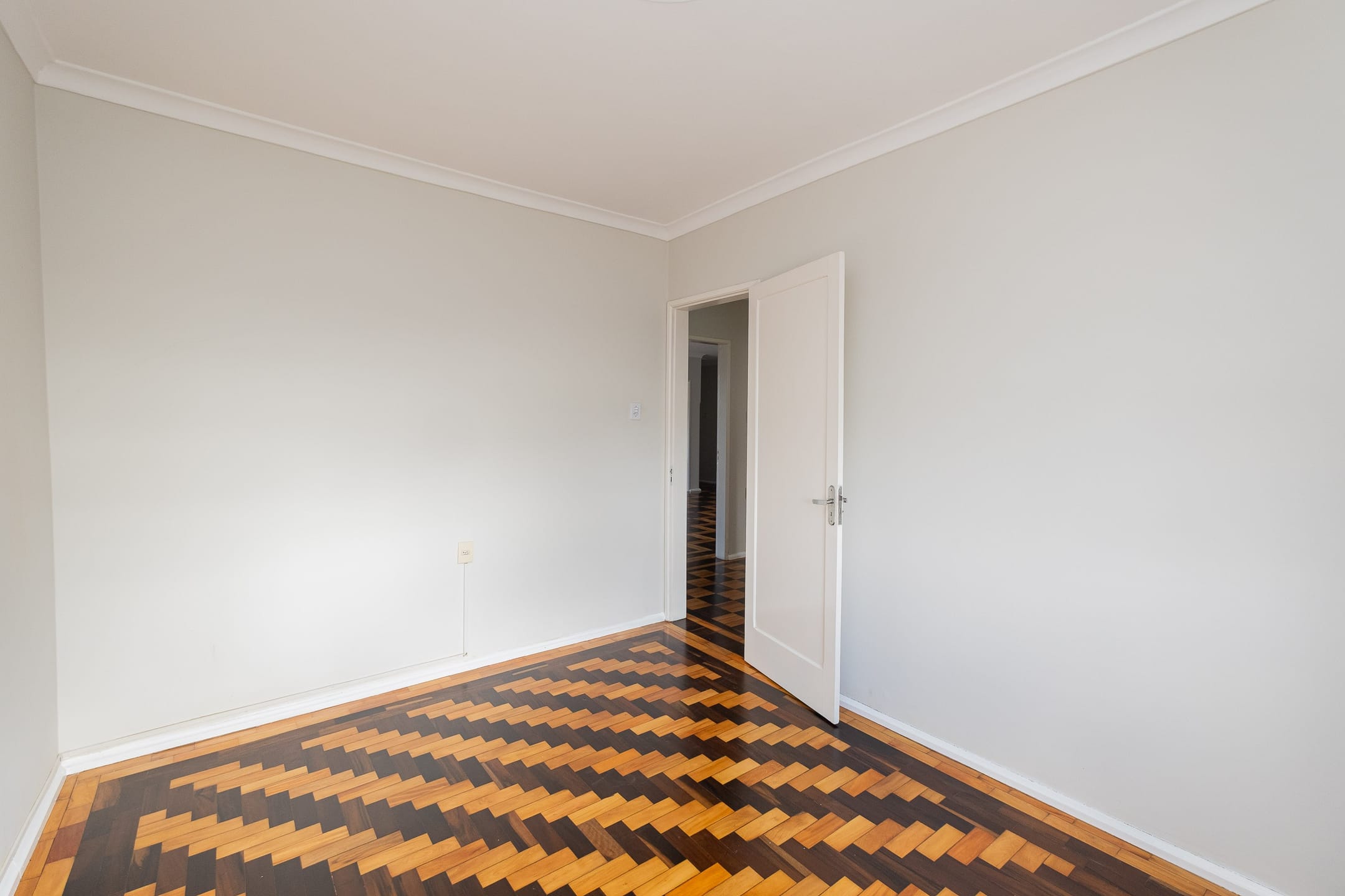 Apartamento à venda no Edifício Nena, Centro - 120 m², 3 quartos (sendo 1 suíte), cozinha com armários, ótima posição solar e vaga. - 6