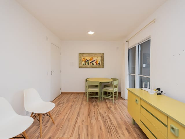 Apartamento com 58m² 2 quartos e 1 banheiro, para alugar, no bairro Centro em Pelotas