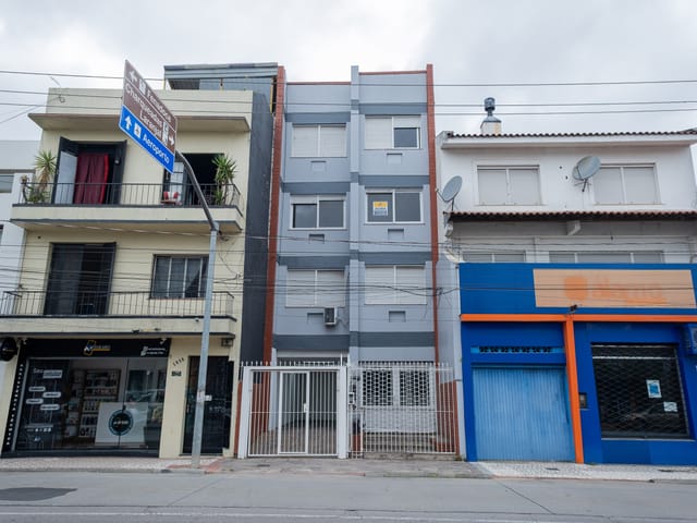 Apartamento com 105m² 2 quartos e 3 banheiros, para alugar, no bairro Centro em Pelotas