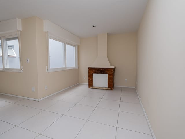 Apartamento com 105m² 2 quartos e 3 banheiros, para alugar, no bairro Centro em Pelotas
