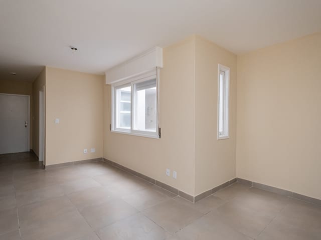 Apartamento com 81m² 2 quartos e 1 banheiro, para alugar, no bairro Centro em Pelotas