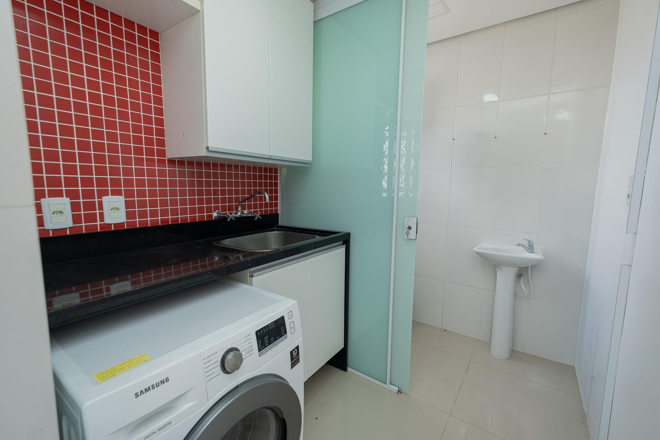 Apartamento mobiliado à venda no Edifício Manhattan, Centro - 115 m², 2 quartos (sendo 1 suíte), lareira e sacada com churrasqueira. - 17