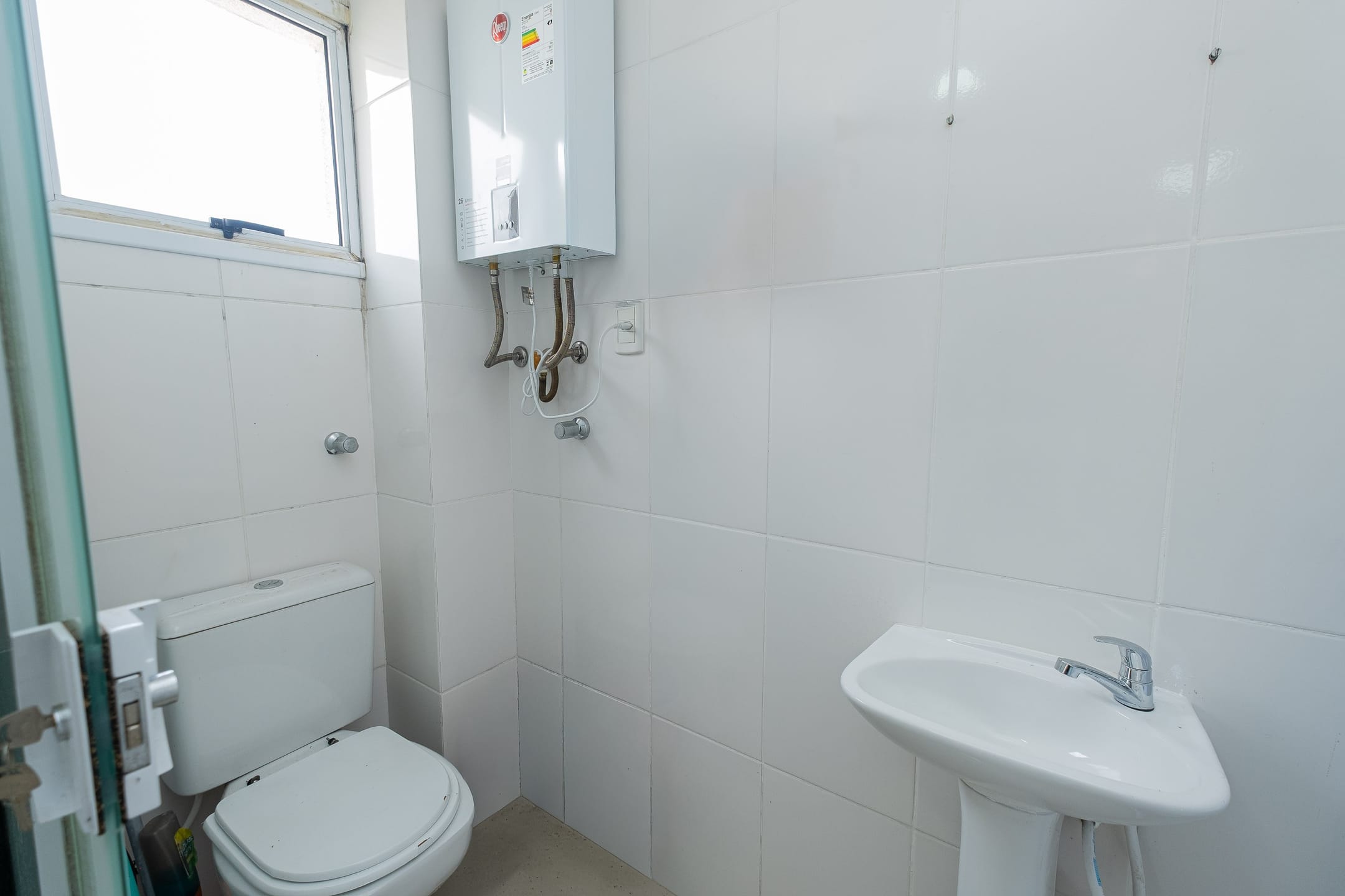Apartamento mobiliado à venda no Edifício Manhattan, Centro - 115 m², 2 quartos (sendo 1 suíte), lareira e sacada com churrasqueira. - 18