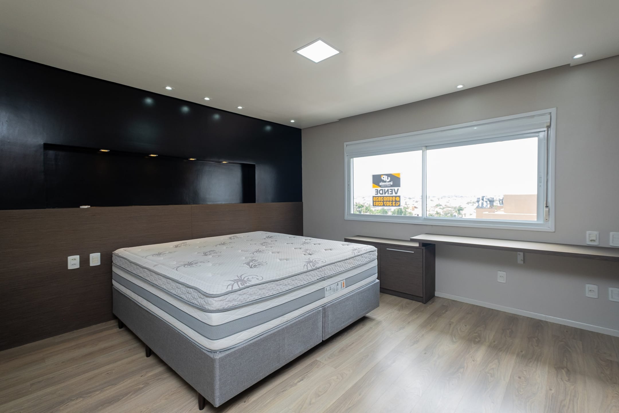 Apartamento mobiliado à venda no Edifício Manhattan, Centro - 115 m², 2 quartos (sendo 1 suíte), lareira e sacada com churrasqueira. - 6