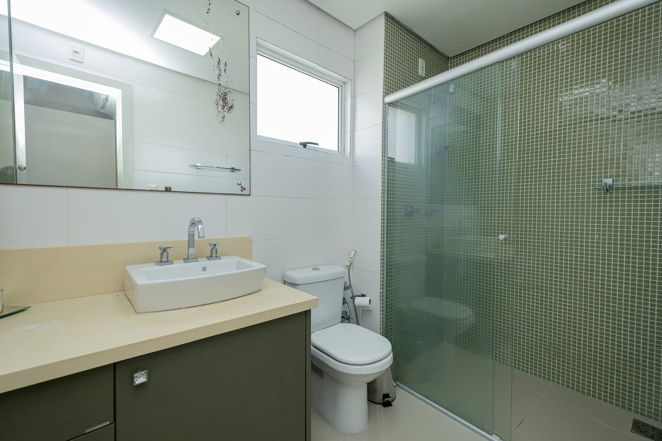 Apartamento mobiliado à venda no Edifício Manhattan, Centro - 115 m², 2 quartos (sendo 1 suíte), lareira e sacada com churrasqueira. - 9
