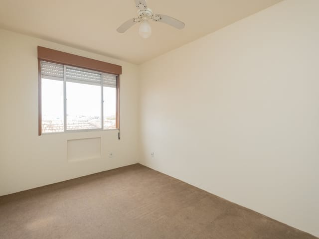 Apartamento com 74m² 2 quartos e 1 banheiro, à venda ou para alugar, no bairro Centro em Pelotas