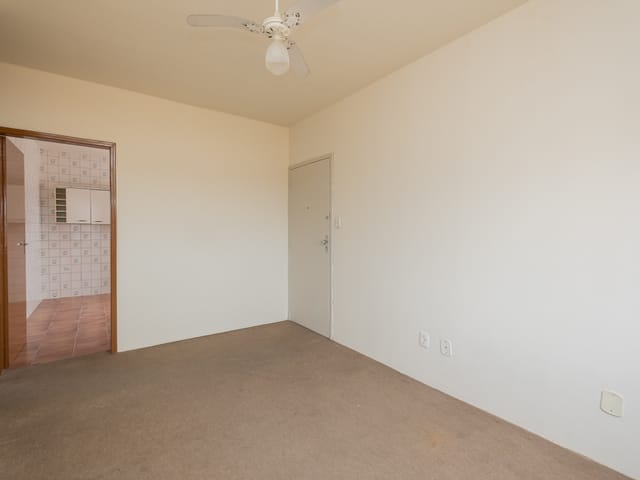 Apartamento com 74m² 2 quartos e 1 banheiro, à venda ou para alugar, no bairro Centro em Pelotas