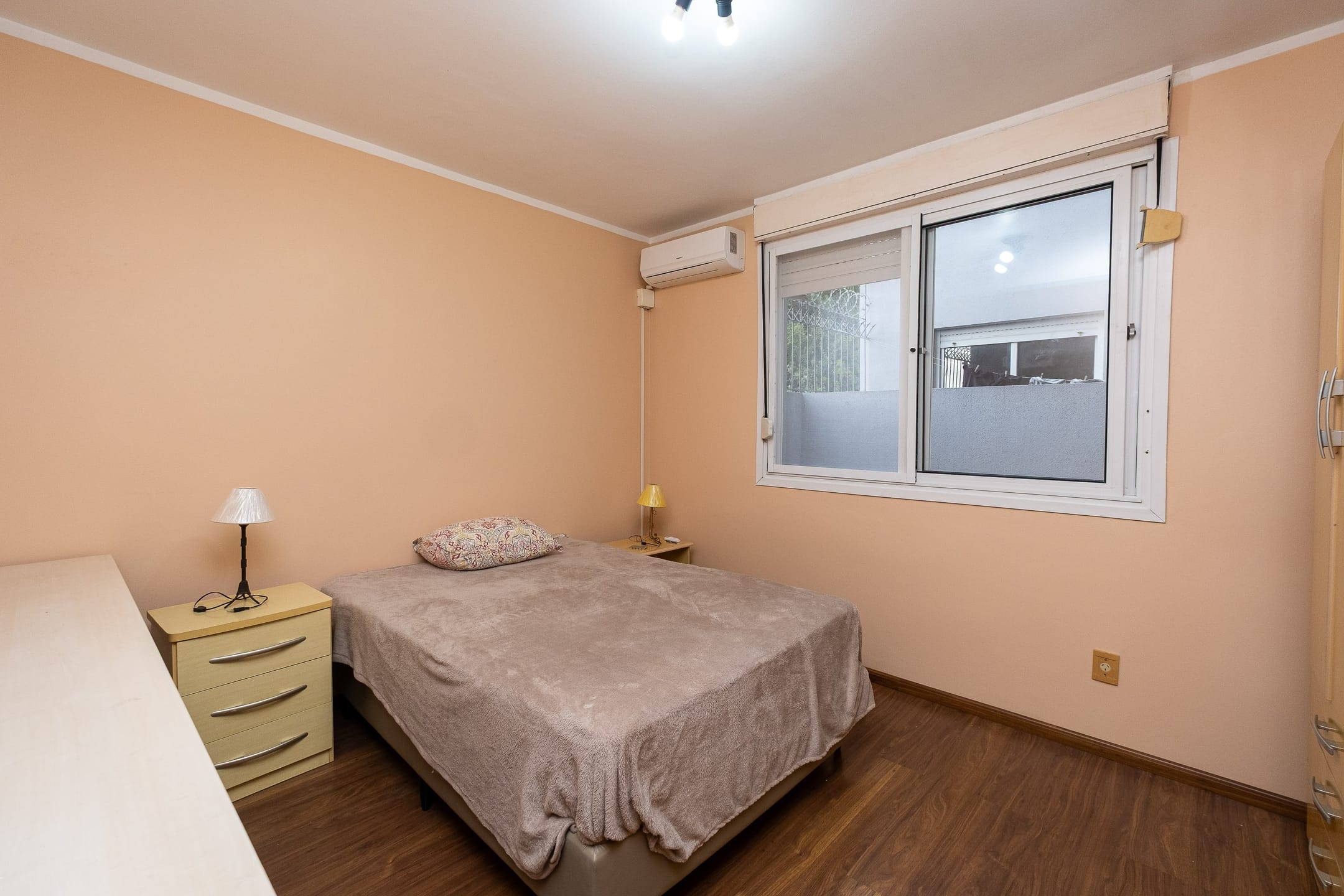 Apartamento à venda no centro de Pelotas - 60 m², 2 quartos, cozinha planejada, 2 varandas e piso laminado. - 10