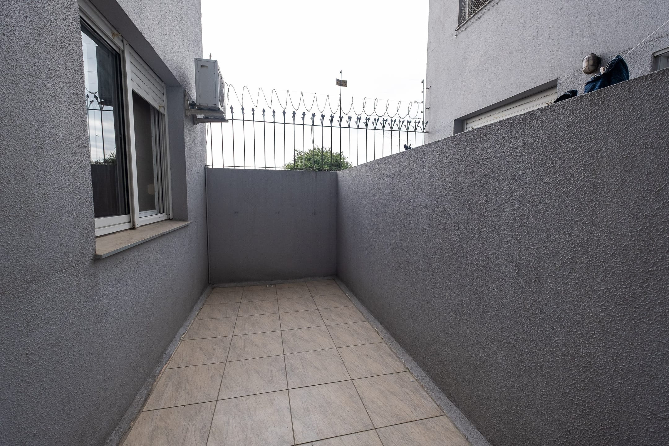 Apartamento à venda no centro de Pelotas - 60 m², 2 quartos, cozinha planejada, 2 varandas e piso laminado. - 13