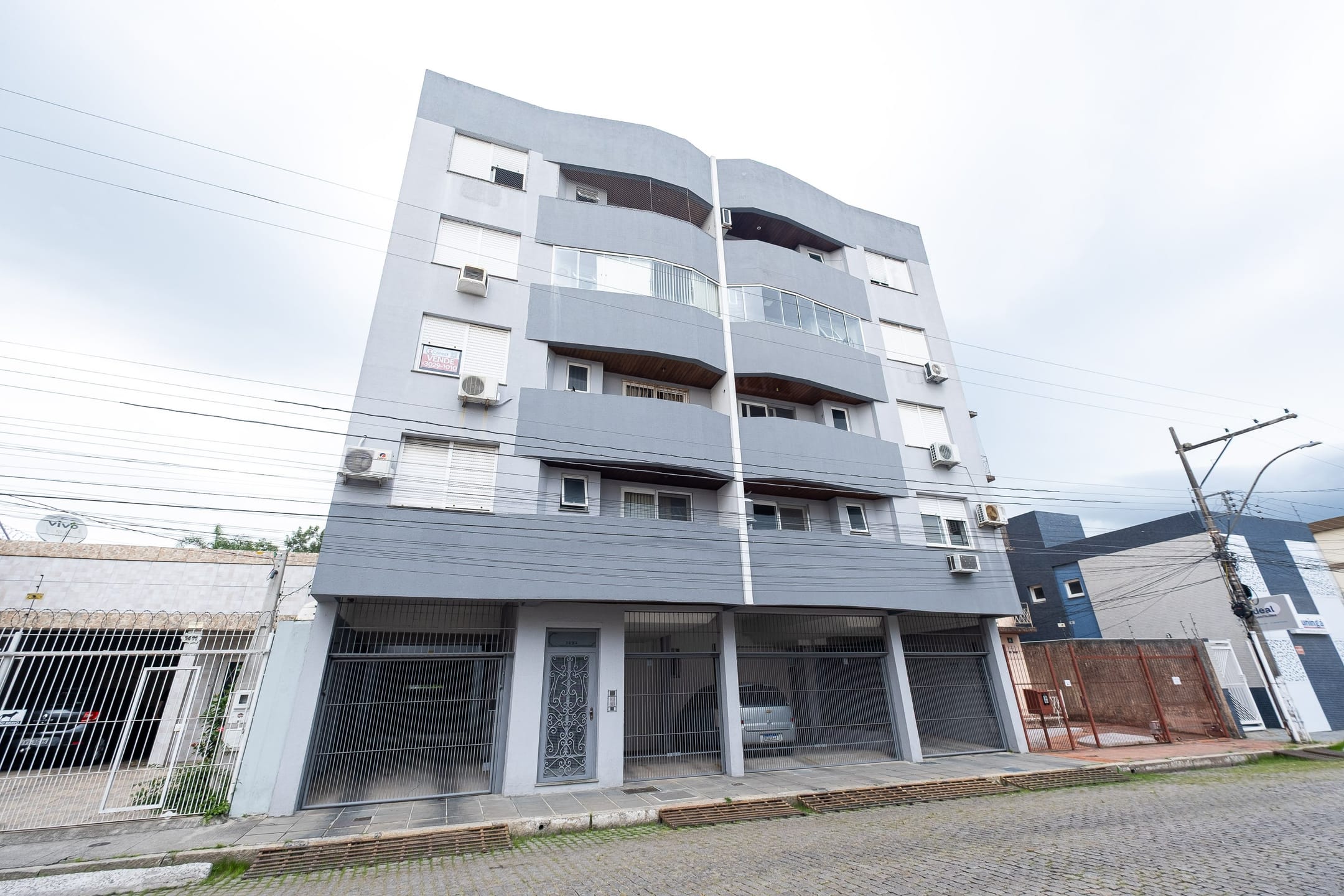 Apartamento à venda no centro de Pelotas - 60 m², 2 quartos, cozinha planejada, 2 varandas e piso laminado. - 14