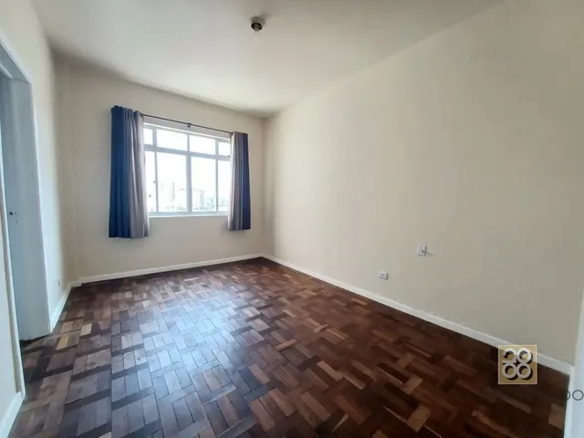 Apartamento 2 quartos e 1 banheiro, para alugar, no bairro Centro em Curitiba
