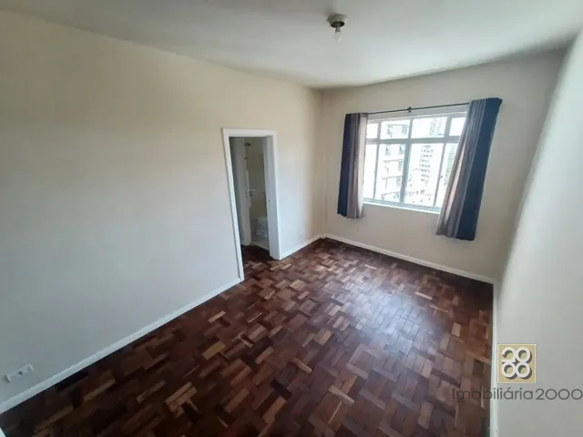 Apartamento 2 quartos e 1 banheiro, para alugar, no bairro Centro em Curitiba