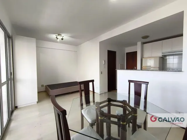Apartamento 1 quarto e 1 banheiro, para alugar, no bairro Centro em Curitiba