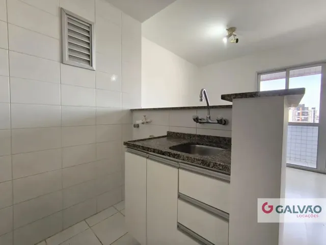 Apartamento 1 quarto e 1 banheiro, para alugar, no bairro Centro em Curitiba