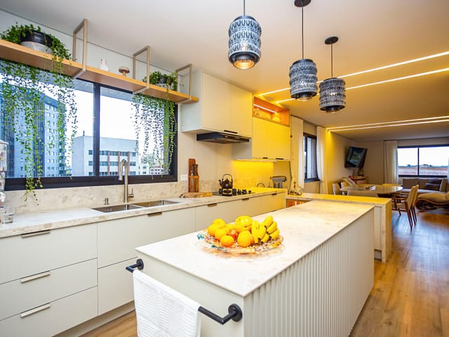 Apartamento com 222m² 3 quartos e 3 banheiros, à venda, no bairro Cabral em Curitiba