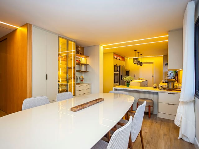 Apartamento com 222m² 3 quartos e 3 banheiros, à venda, no bairro Cabral em Curitiba
