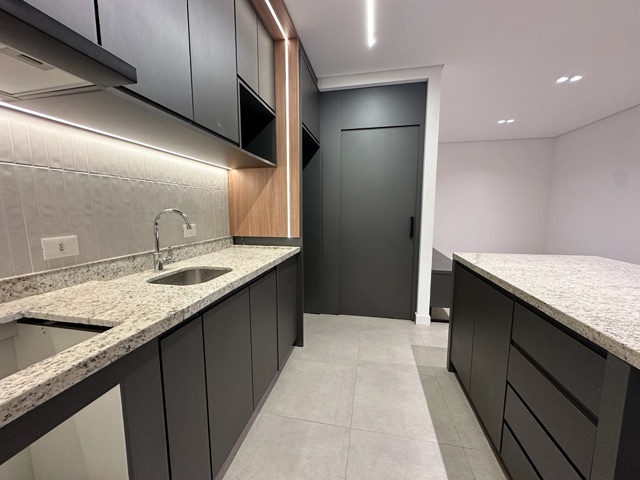 Apartamento com 182m² 3 quartos e 2 banheiros, para alugar, no bairro Guanabara em Londrina