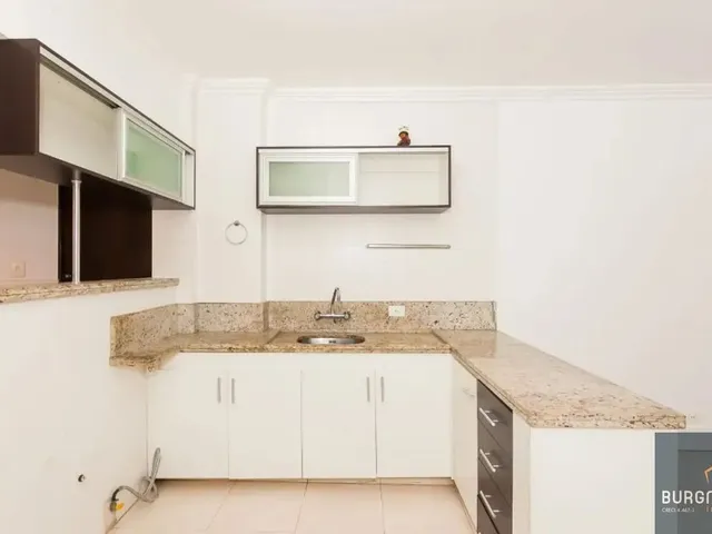 Apartamento 3 quartos e 2 banheiros, à venda, no bairro Centro Cívico em Curitiba