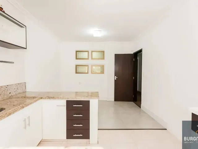 Apartamento 3 quartos e 2 banheiros, à venda, no bairro Centro Cívico em Curitiba
