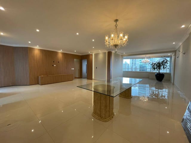 Apartamento com 341m² 4 quartos e 4 banheiros, à venda, no bairro Gleba Palhano em Londrina