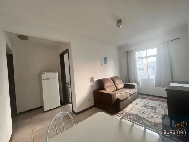 Apartamento 1 quarto e 1 banheiro, para alugar, no bairro Centro em Curitiba