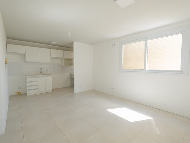 Apartamento com 85m² 2 quartos e 2 banheiros, à venda ou para alugar, no bairro Centro em Pelotas