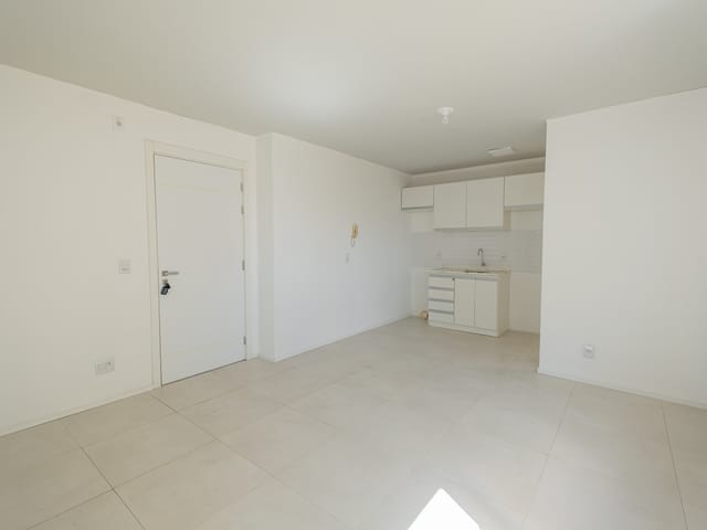 Apartamento com 85m² 2 quartos e 2 banheiros, à venda ou para alugar, no bairro Centro em Pelotas