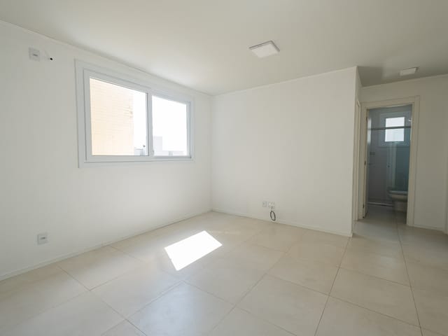 Apartamento com 85m² 2 quartos e 2 banheiros, à venda ou para alugar, no bairro Centro em Pelotas