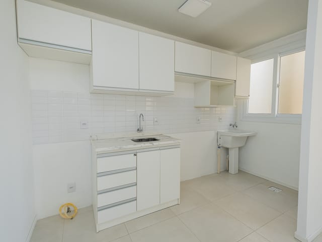 Apartamento com 85m² 2 quartos e 2 banheiros, à venda ou para alugar, no bairro Centro em Pelotas