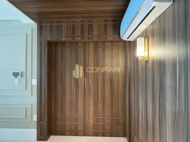 Apartamento com 230m² 4 quartos e 5 banheiros, à venda, no bairro Meia Praia em Itapema