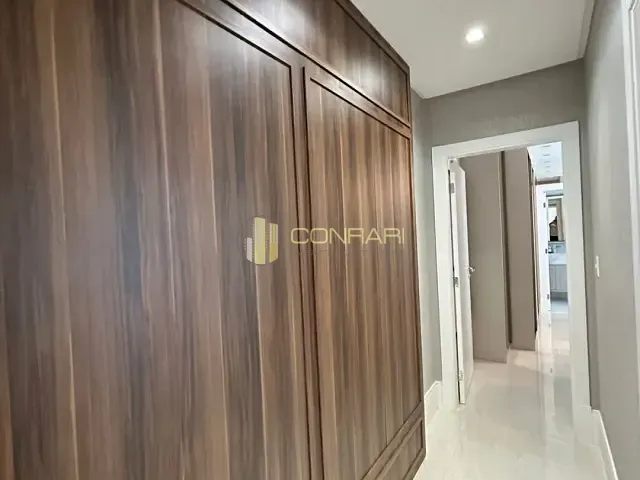 Apartamento com 230m² 4 quartos e 5 banheiros, à venda, no bairro Meia Praia em Itapema