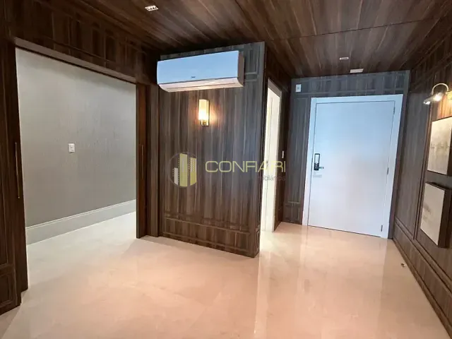 Apartamento com 230m² 4 quartos e 5 banheiros, à venda, no bairro Meia Praia em Itapema
