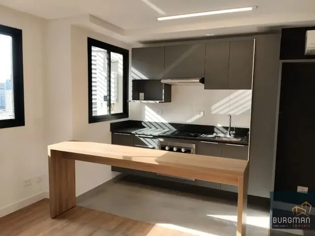 Apartamento 1 quarto e 1 banheiro, para alugar, no bairro Centro em Curitiba
