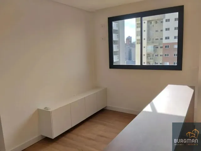 Apartamento 1 quarto e 1 banheiro, para alugar, no bairro Centro em Curitiba